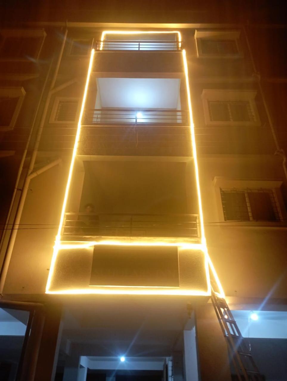 Manali Hotel *